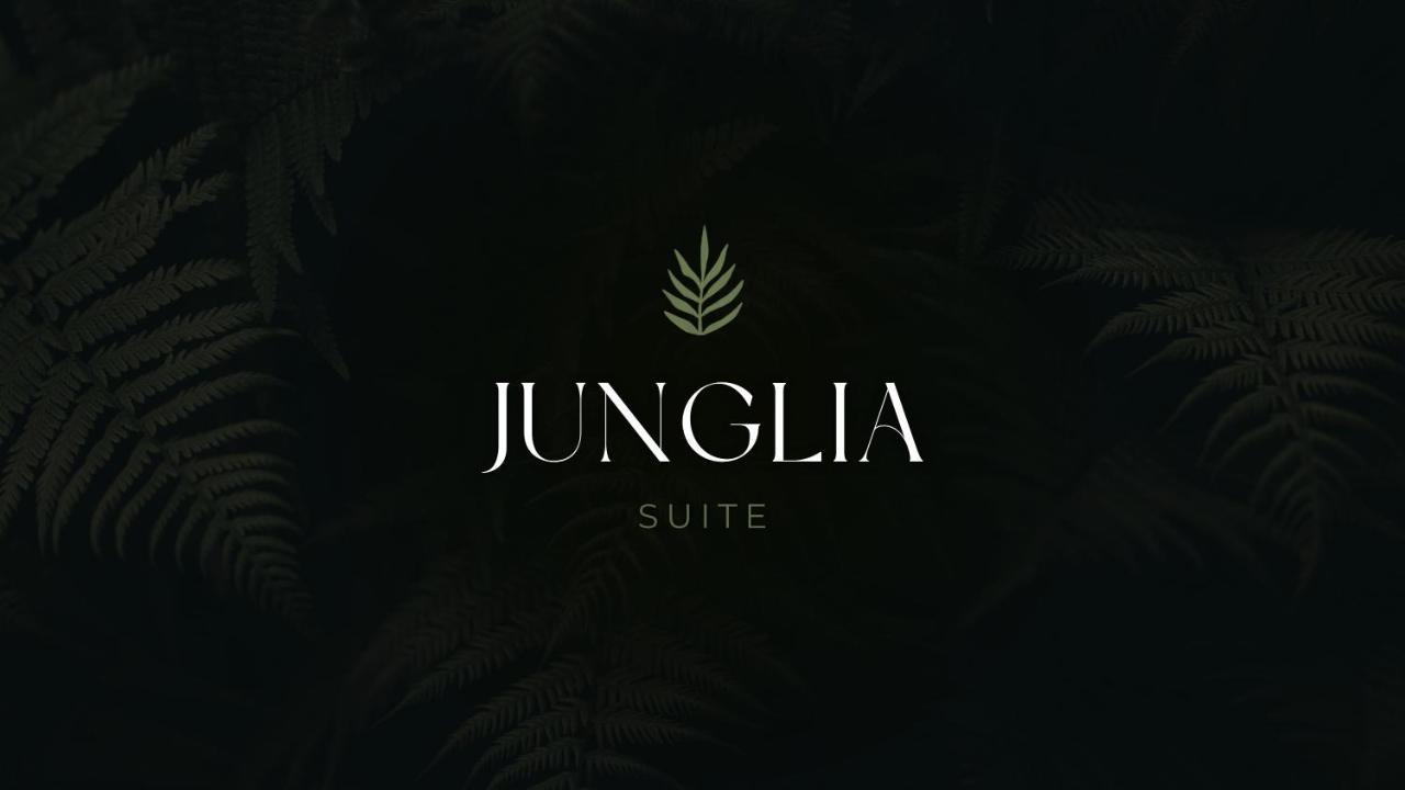 Junglia Suite - Spa & Cine Μπουργκ-αν-Μπρες Εξωτερικό φωτογραφία