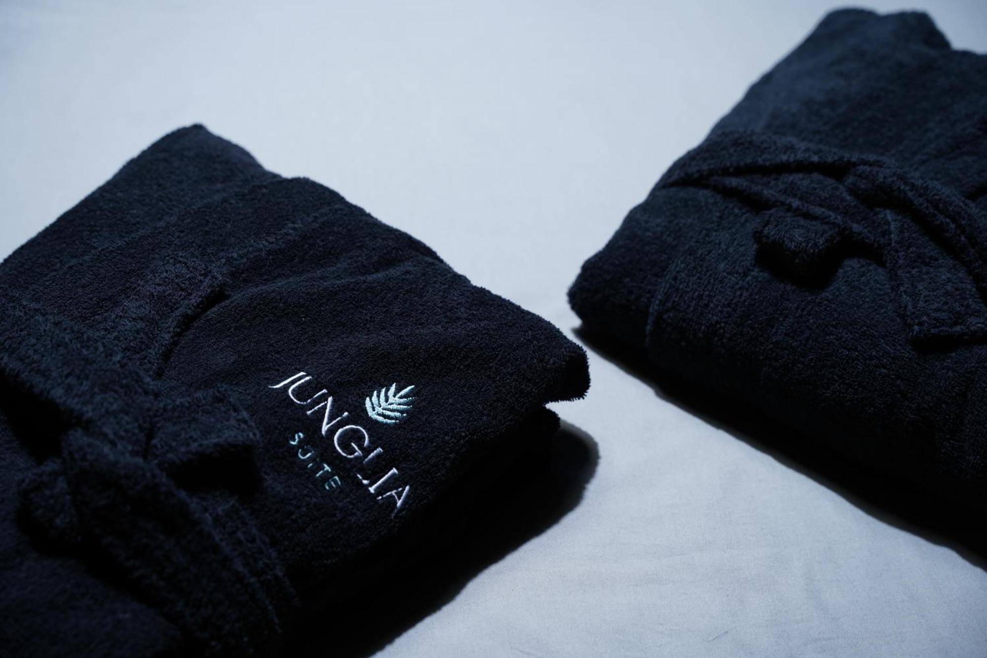 Junglia Suite - Spa & Cine Μπουργκ-αν-Μπρες Εξωτερικό φωτογραφία