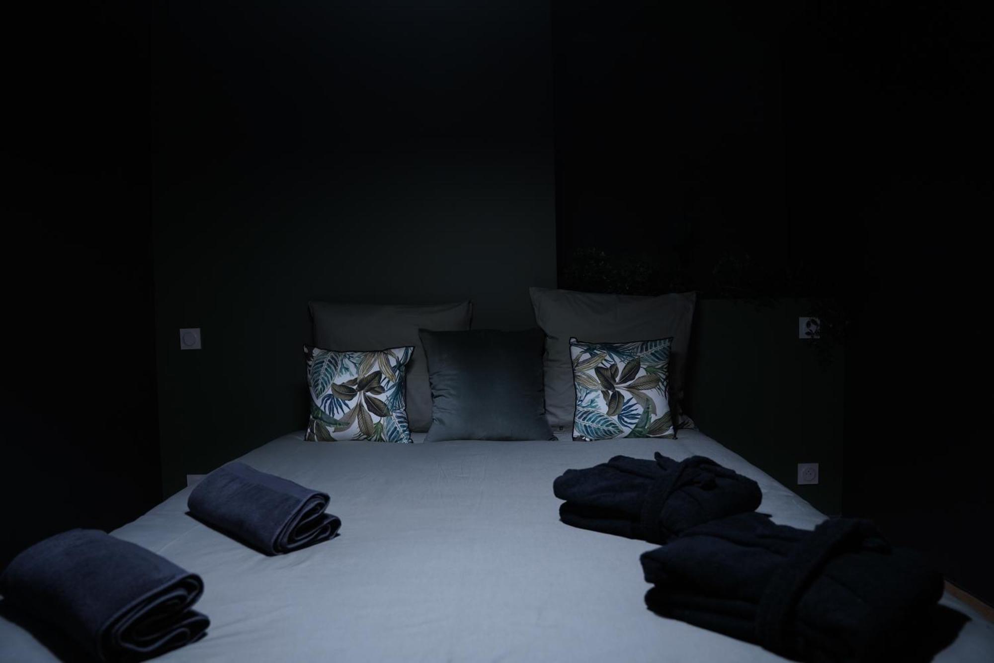 Junglia Suite - Spa & Cine Μπουργκ-αν-Μπρες Εξωτερικό φωτογραφία